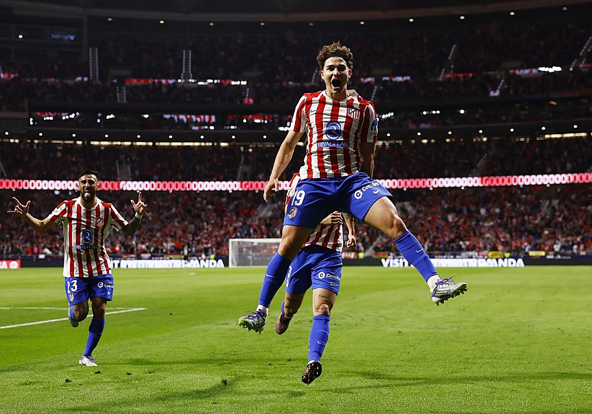 Julián Álvarez celebra su tercer gol ante el Rayo Vallecano