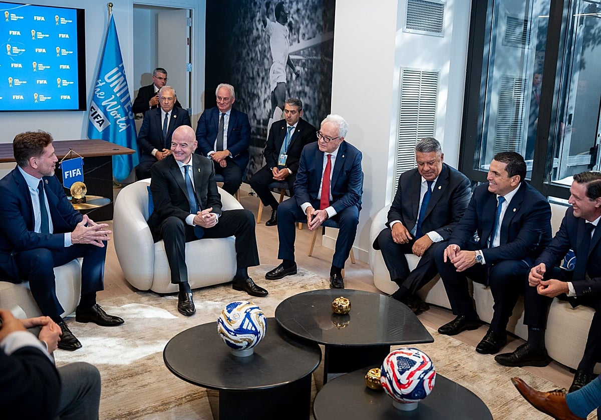 Infantino, con representantes de la CONMEBOL