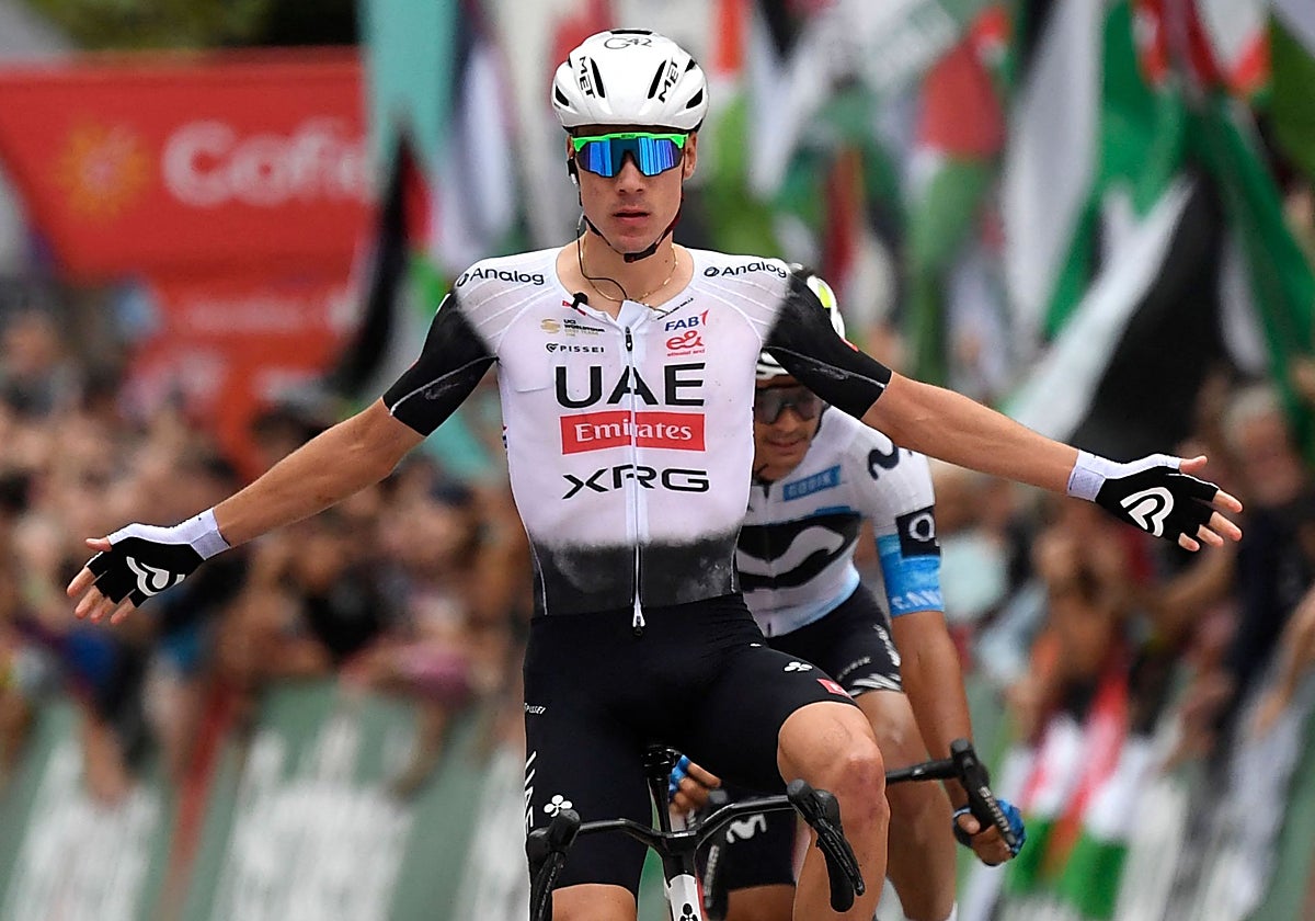 Juan Ayuso, vencedor de etapa en la última Vuelta a España