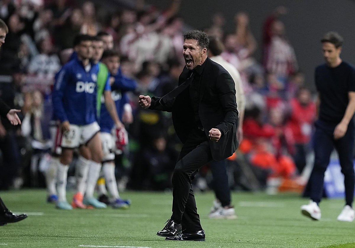Simeone celebra la victoria en el partido ante el Rayo