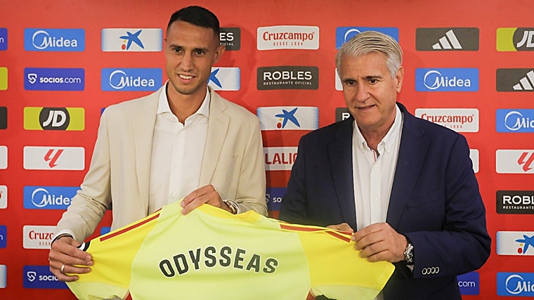 Cordón, junto a Vlachodimos en su presentación como sevillista