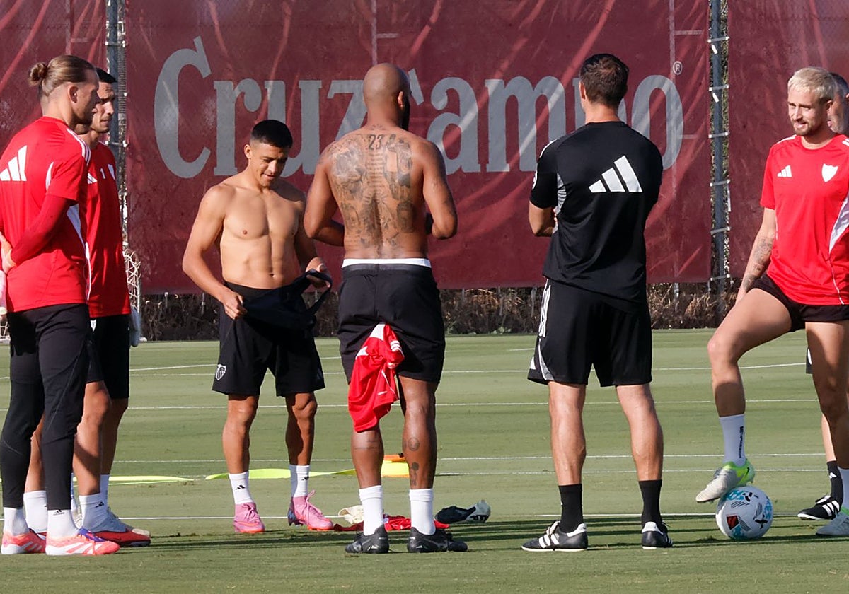 Alexis Sánchez y Marcao, antes de arrancar el entrenamiento
