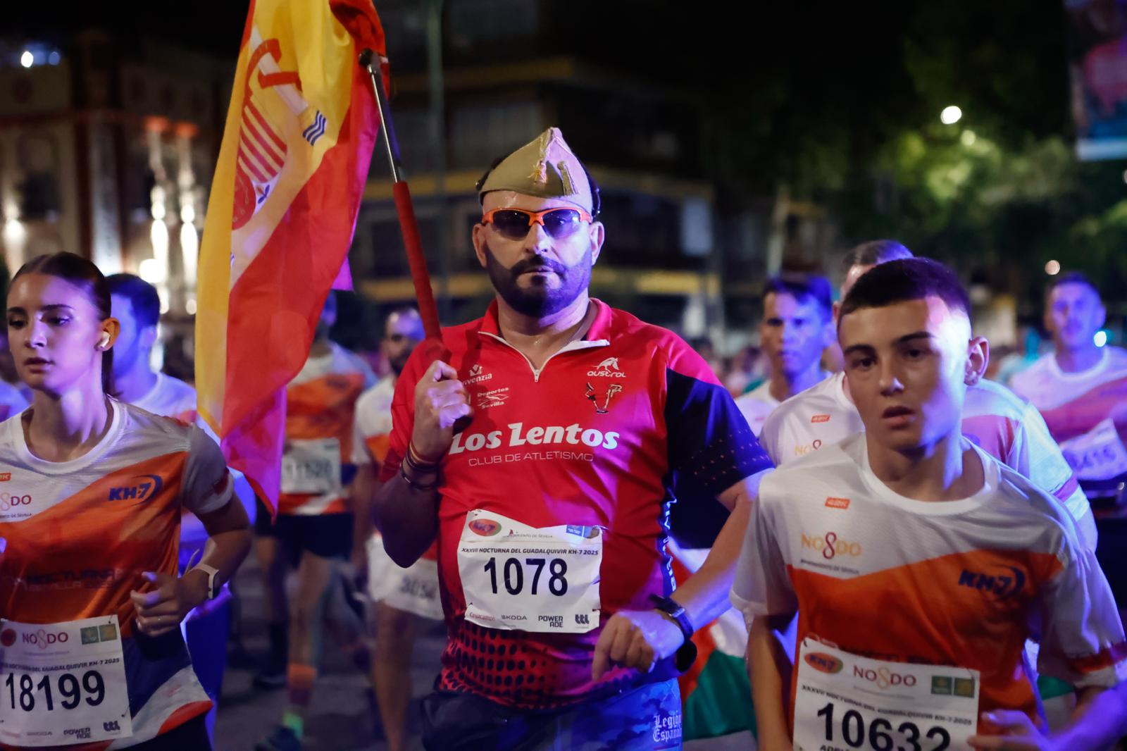 Búscate en la galería de imágenes de ABC de la Carrera Nocturna de Sevilla 2025