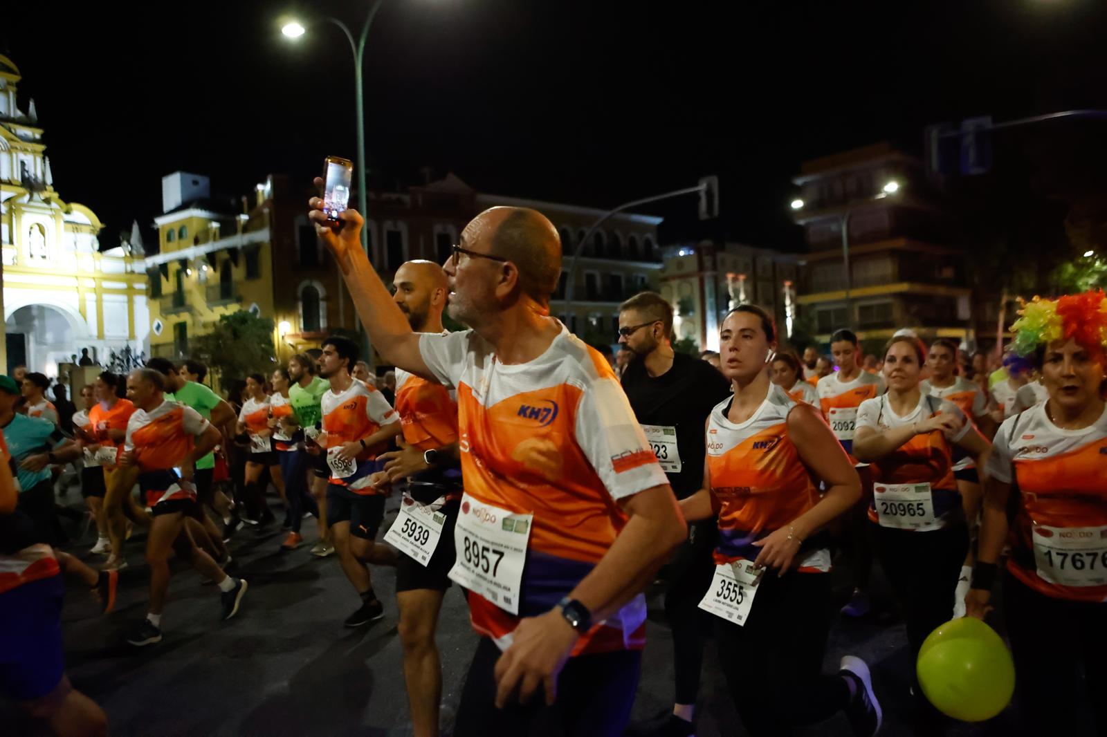 Búscate en la galería de imágenes de ABC de la Carrera Nocturna de Sevilla 2025