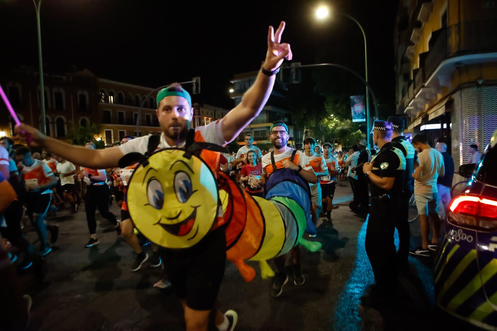 Búscate en la galería de imágenes de ABC de la Carrera Nocturna de Sevilla 2025