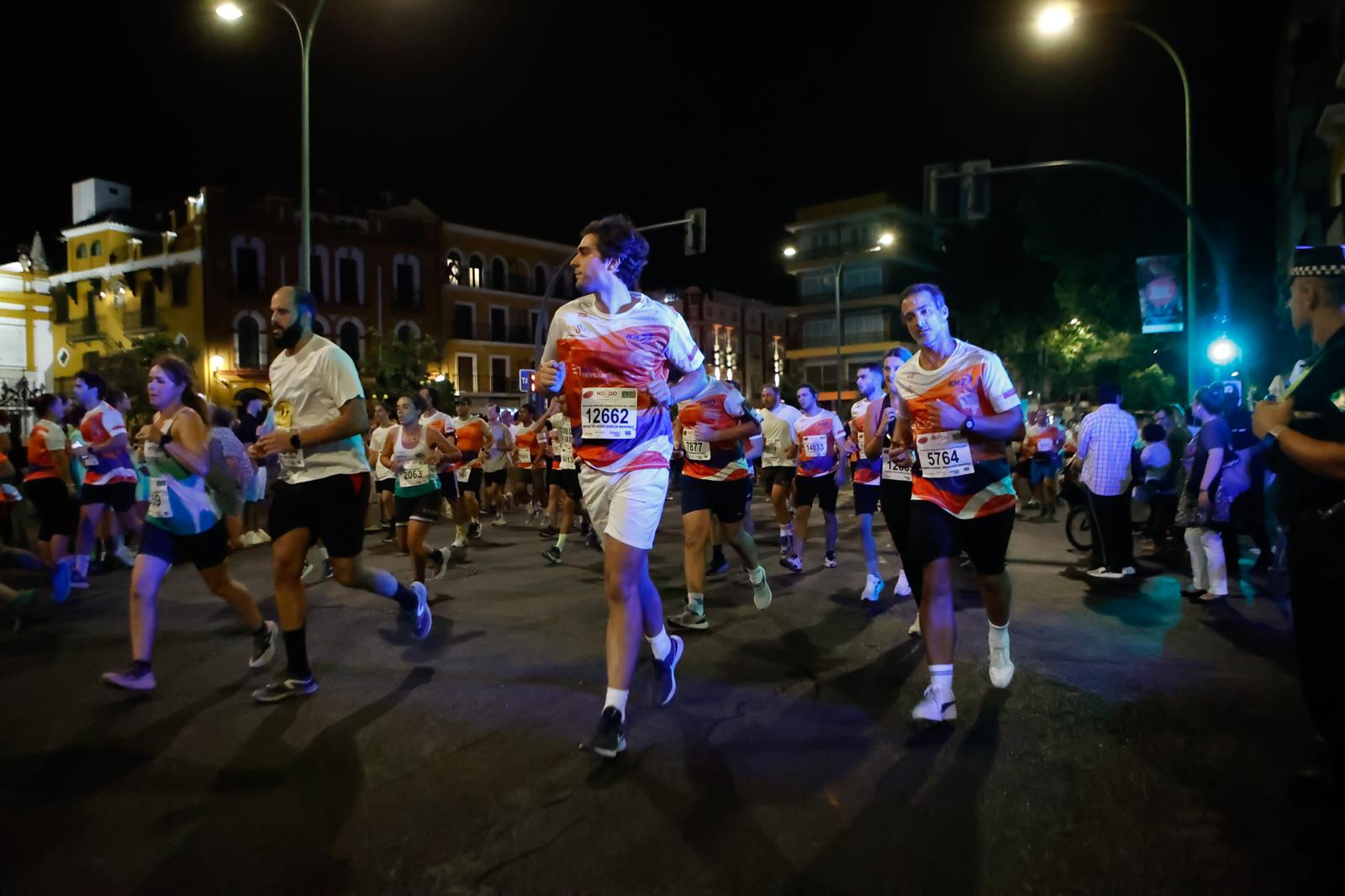 Búscate en la galería de imágenes de ABC de la Carrera Nocturna de Sevilla 2025