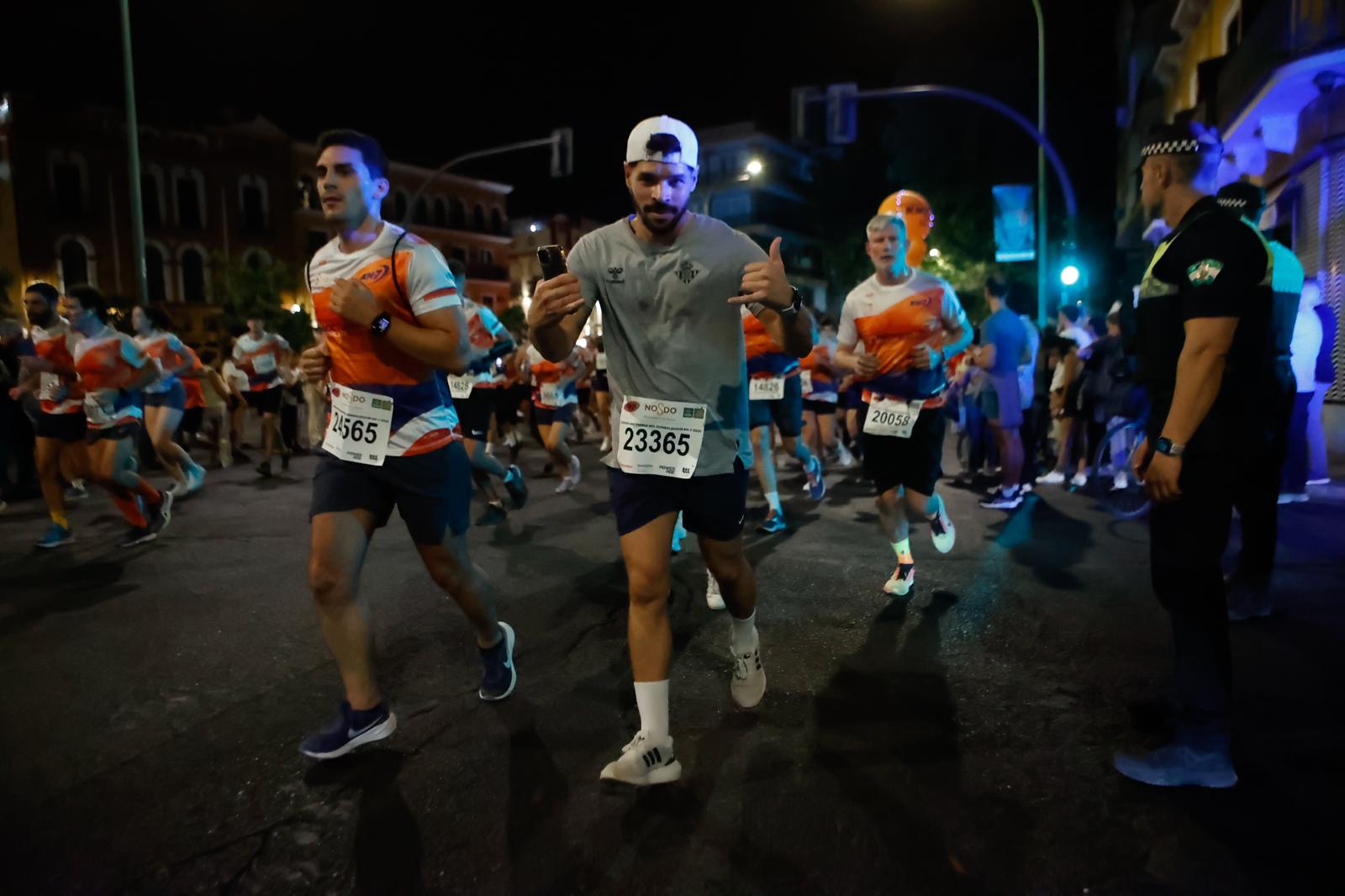 Búscate en la galería de imágenes de ABC de la Carrera Nocturna de Sevilla 2025