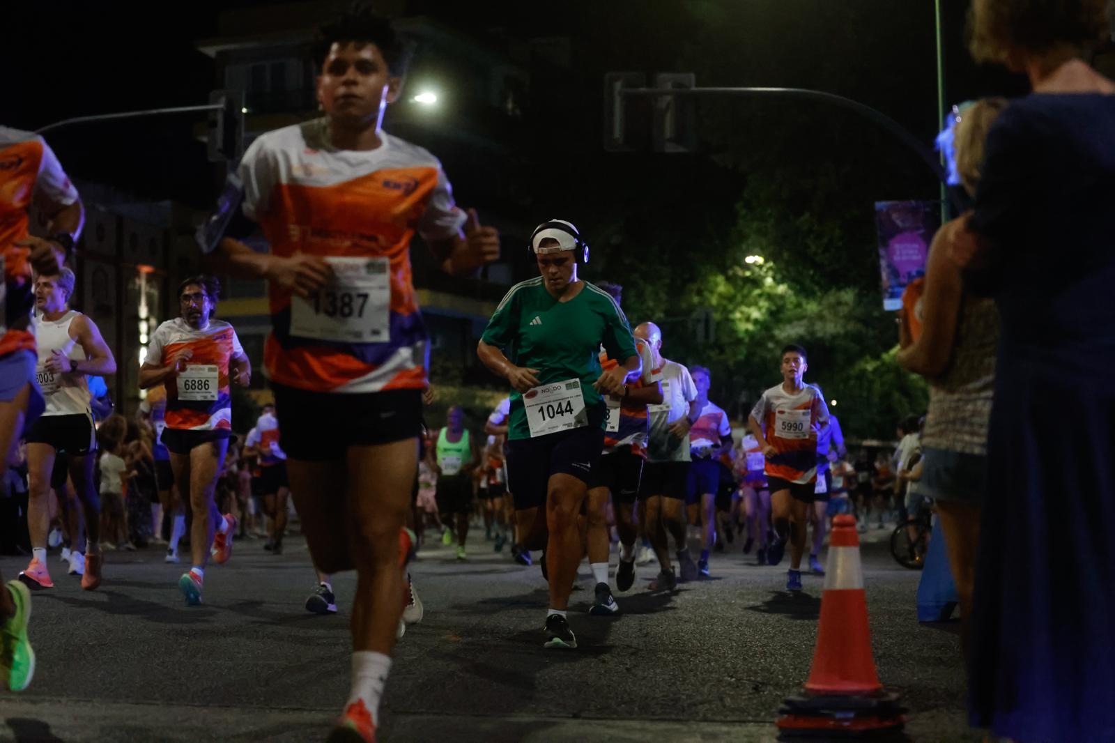 Búscate en la galería de imágenes de ABC de la Carrera Nocturna de Sevilla 2025
