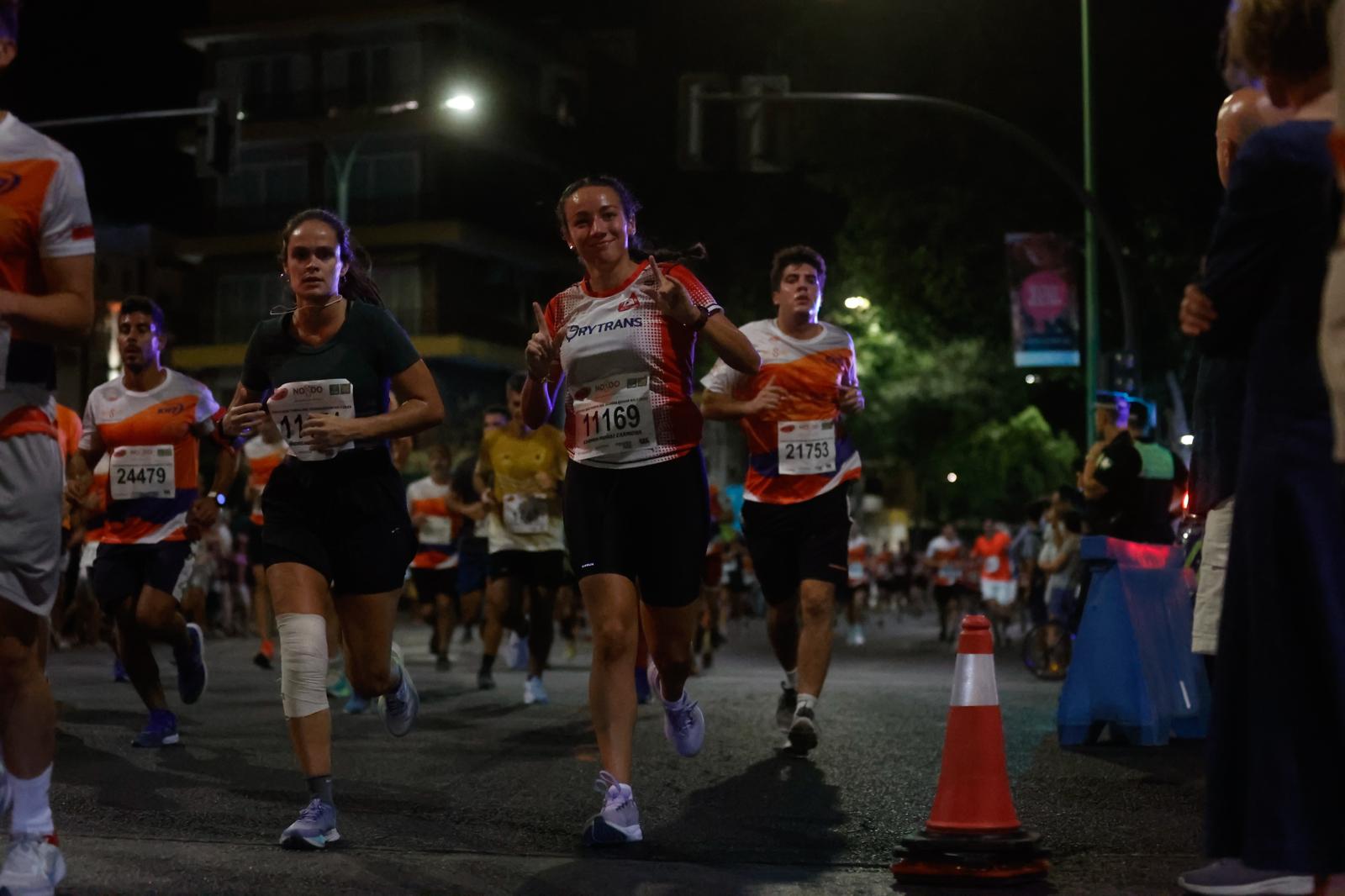 Búscate en la galería de imágenes de ABC de la Carrera Nocturna de Sevilla 2025