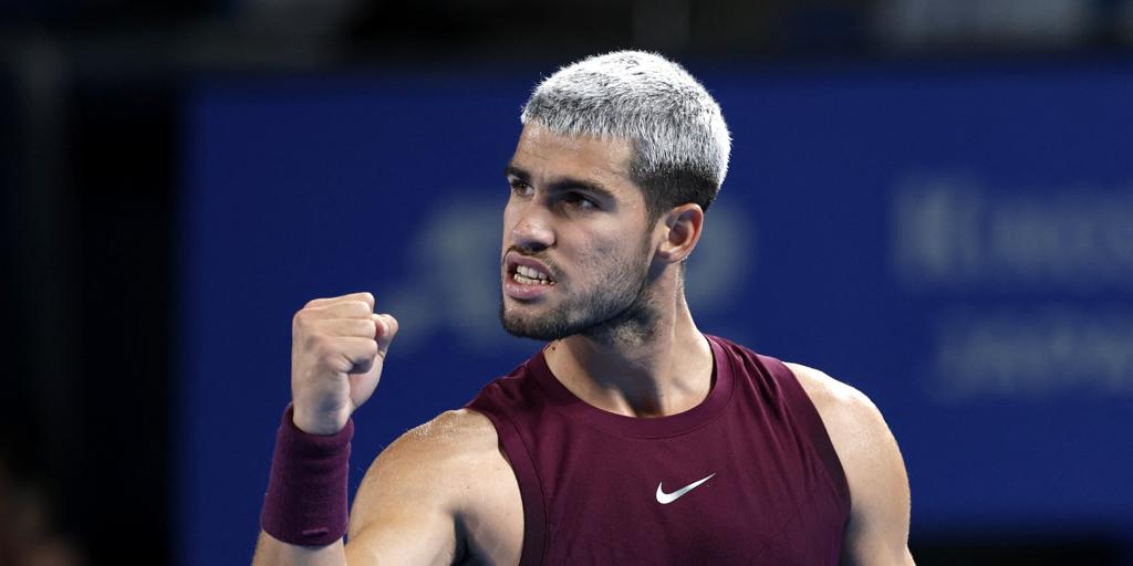 Alcaraz se olvida del tobillo y alcanza los cuartos de final en Tokio tras tumbar a Bergs