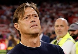 Almeyda saca el escudo