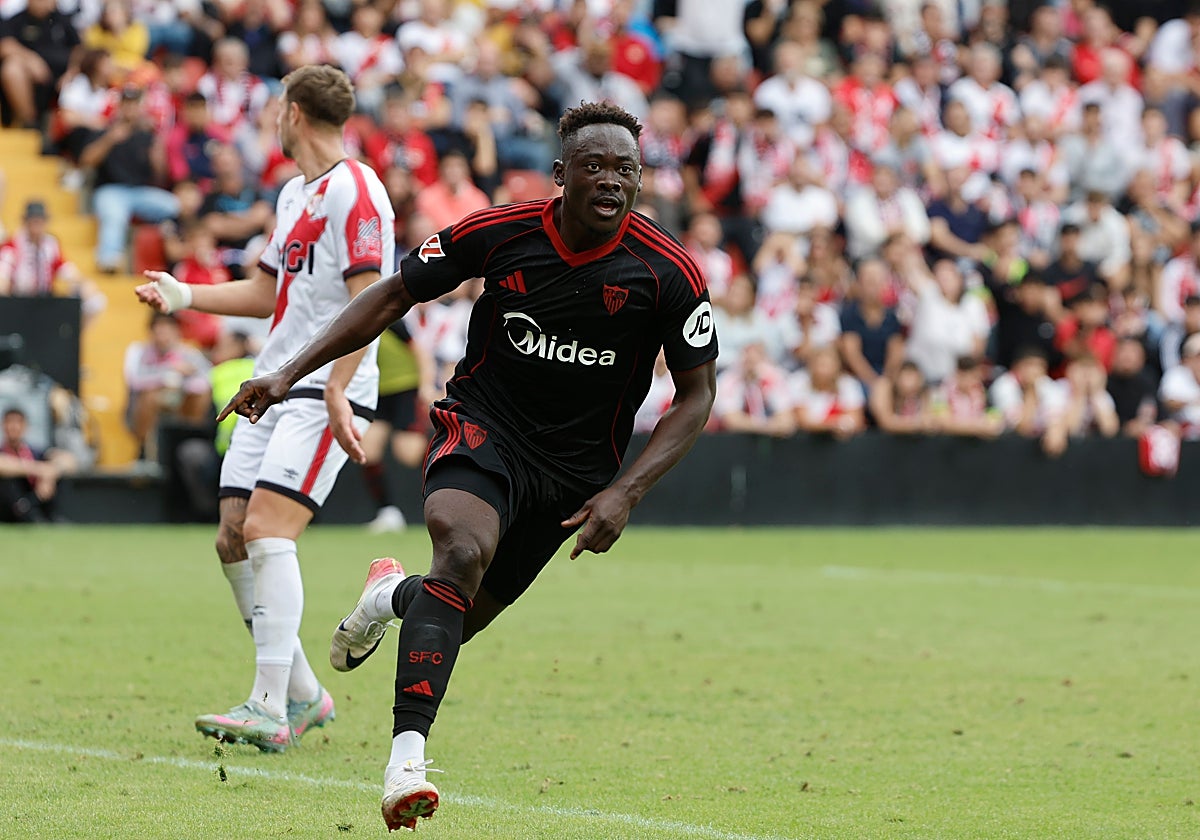 Akor Adams celebra su gol al Rayo