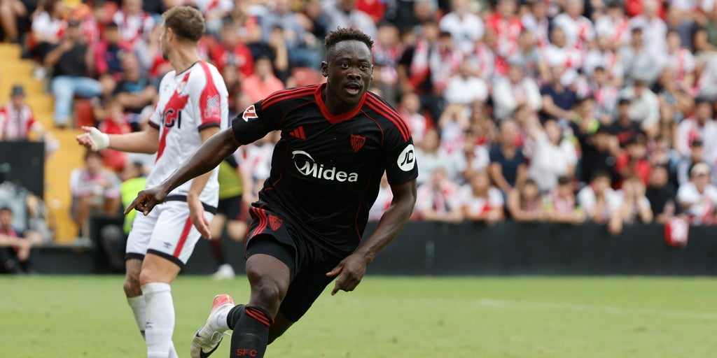 Vlachodimos sostiene y Akor Adams culmina el asalto a Vallecas (0-1)