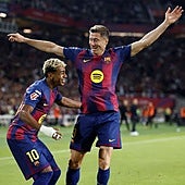 El Barça sufre, gana y es líder