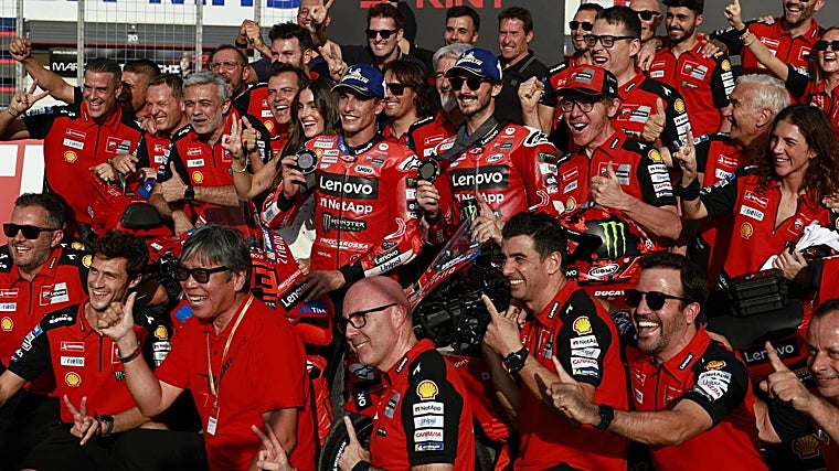 Alegría desbordada en el equipo de Ducati