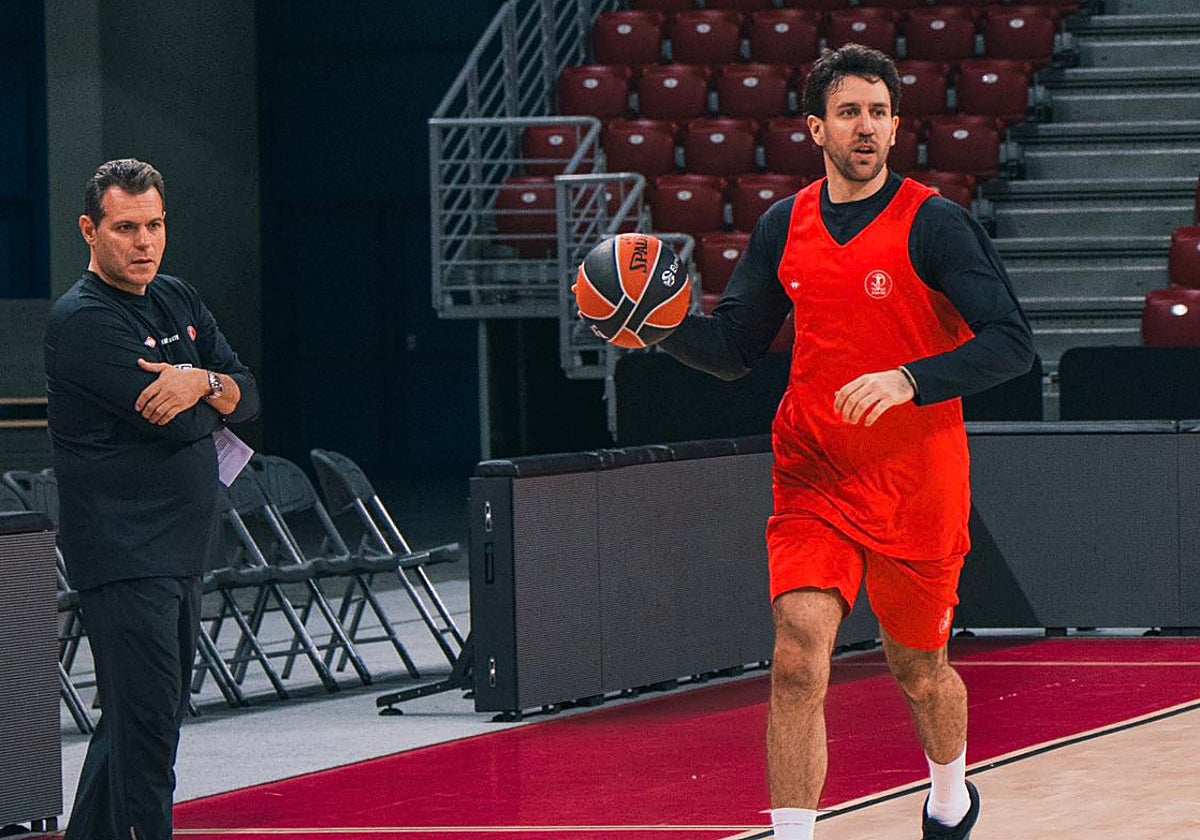 Dimitris Itoudis y Micic, el entrenador y la estrella del Hapoel