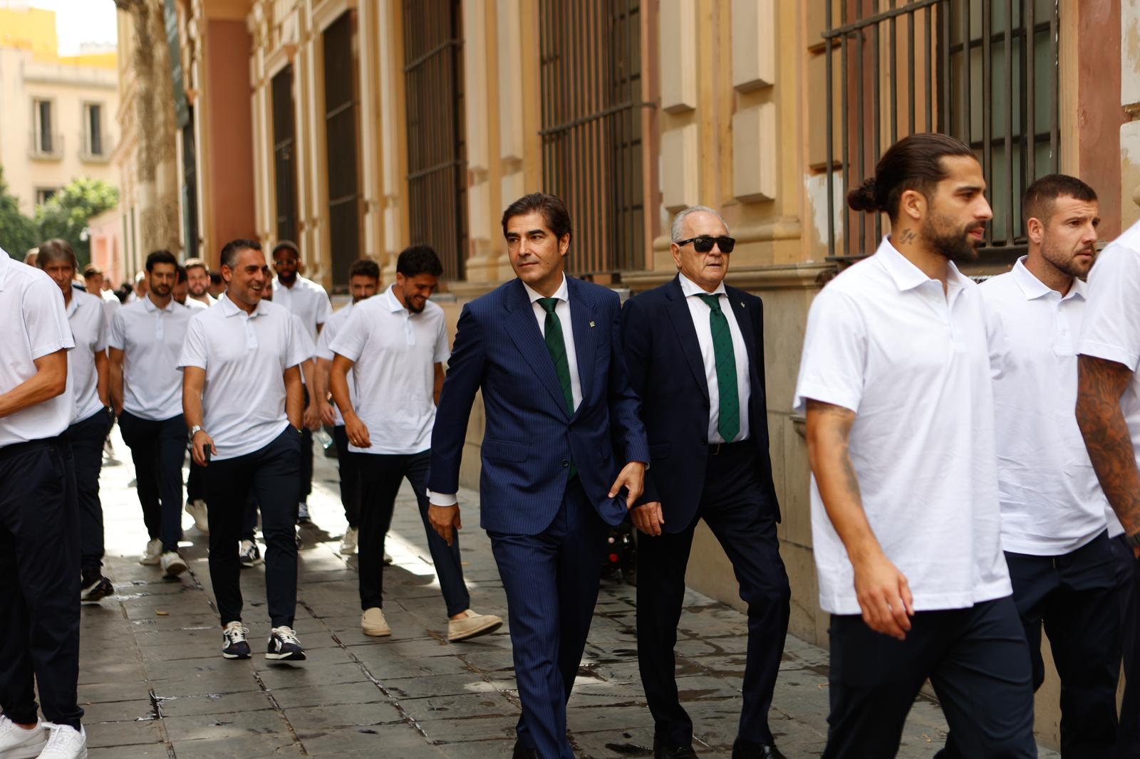 El presidente del Real Betis, Ángel Haro, llegando a la capilla del Museo