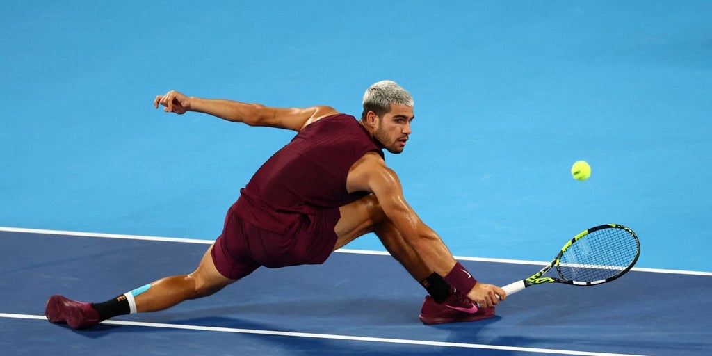 Un Carlos Alcaraz de récord supera a Ruud y saca billete para la final de Tokio