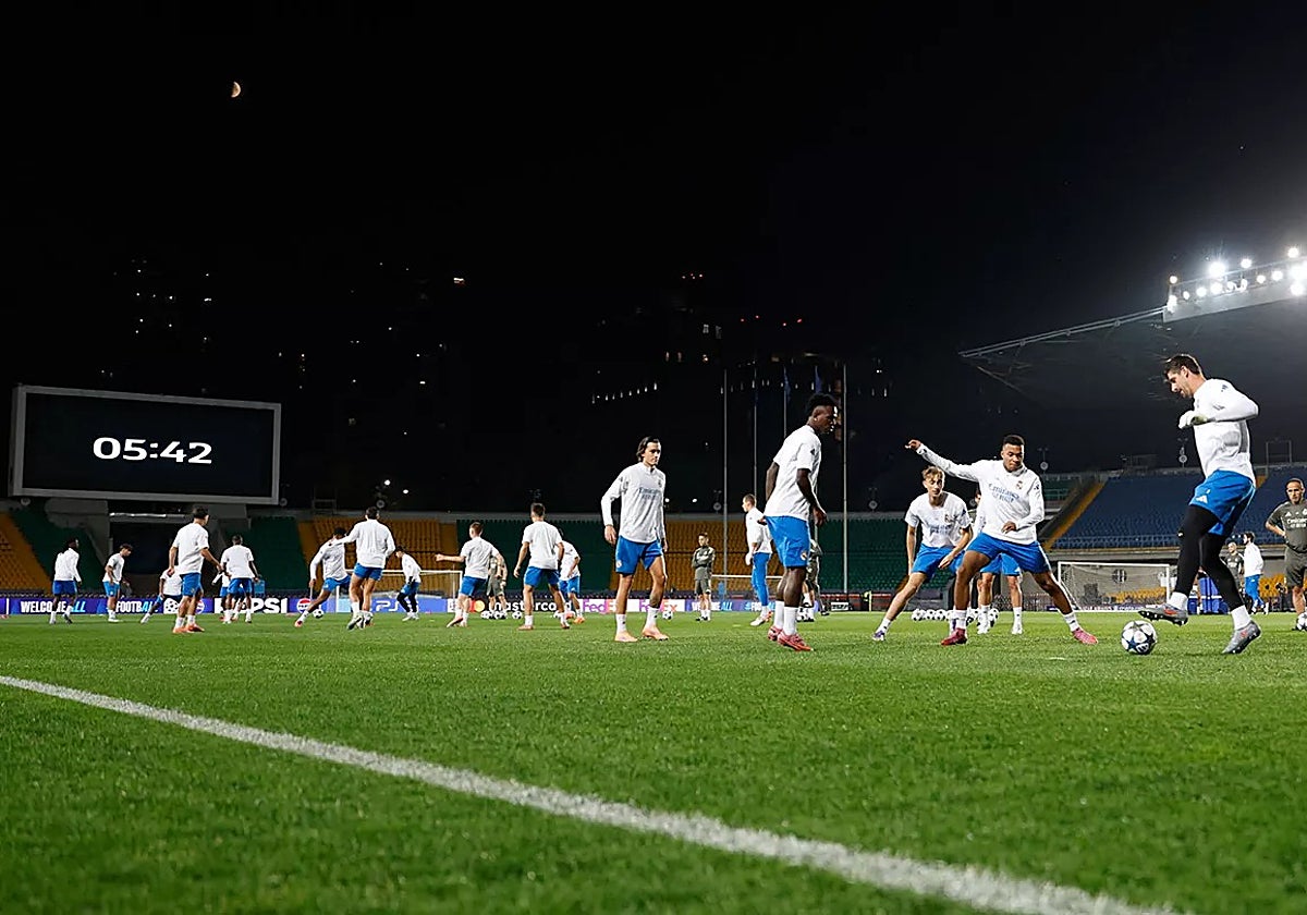 El equipo, entrenándose este lunes en Almaty