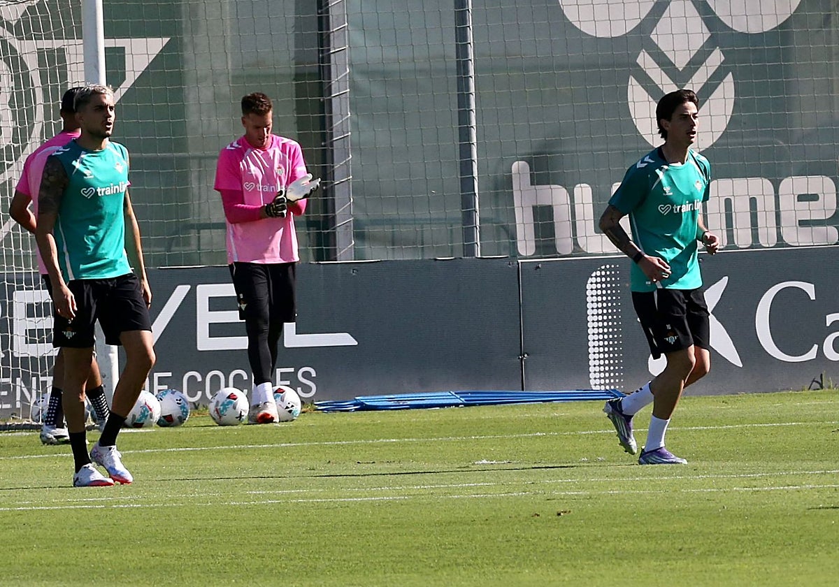Valentín Gómez, junto a varios compañeros, en un entrenamiento