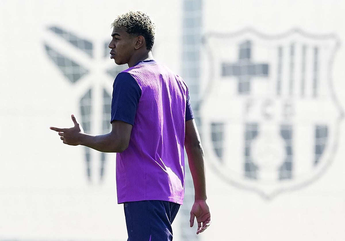 Lamine Yamal, durante el entrenamiento de este martes