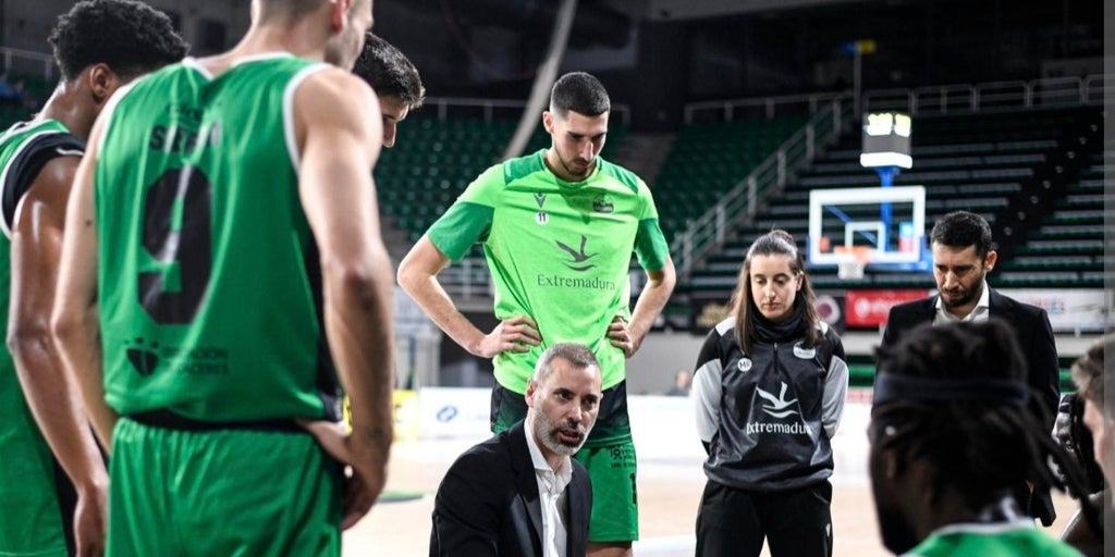 Adrià Alonso toma las riendas del banquillo del Insolac Caja 87