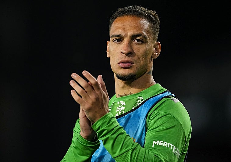 Antony raja del Manchester United: «Nadie me dio los buenos días ni las ...