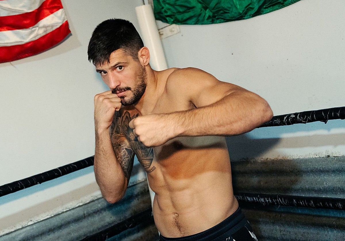 Joel Álvarez posa para ABC en el gimnasio Tíbet de Gijón