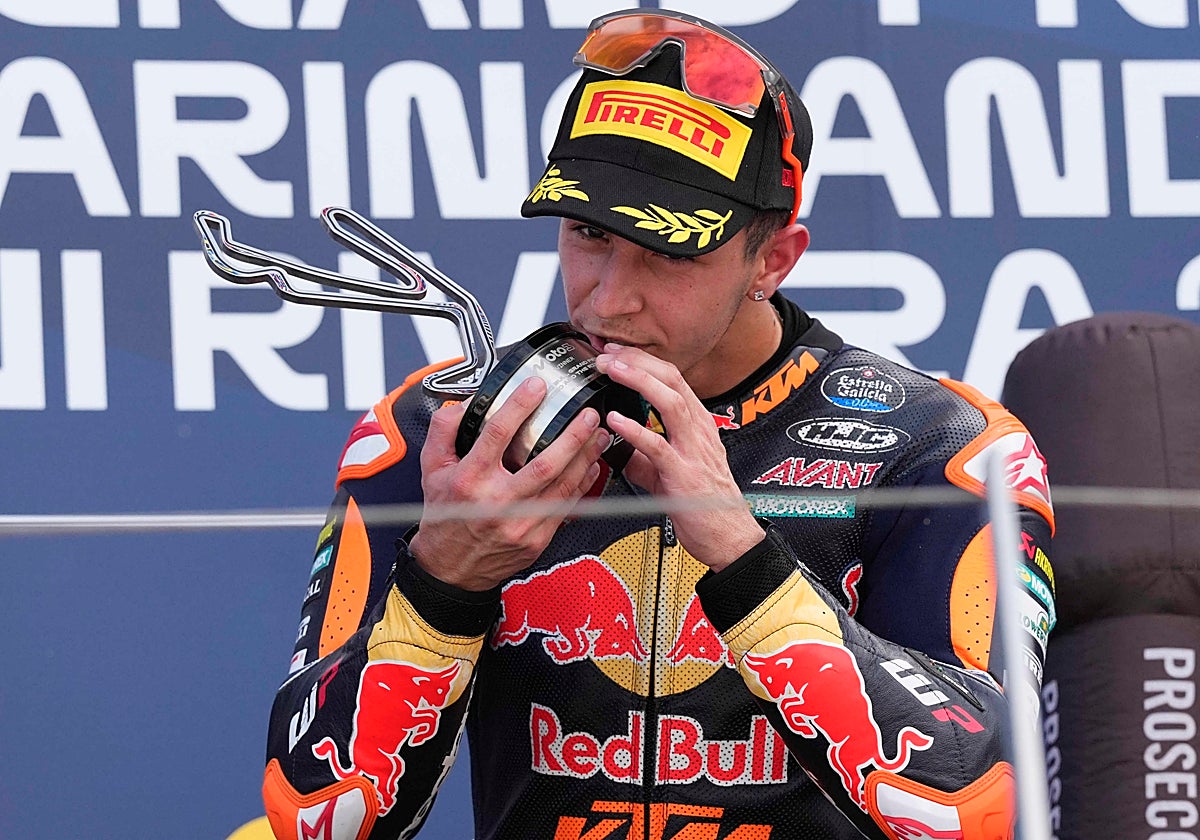 José Antonio Rueda, celebrando la victoria en el Circuito de Misano en el Gran Premio de San Marino