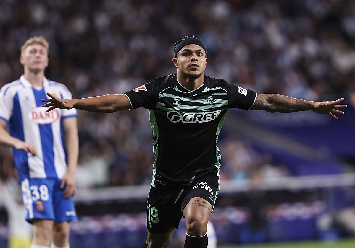 Cucho Hernández, tras marcar el primer gol del Betis ante el Espanyol