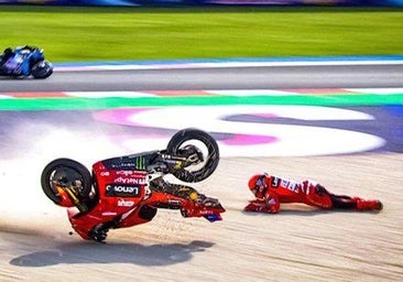 La caída de Márquez con nada en juego: el campeón regatea el quirófano pero se perderá dos carreras