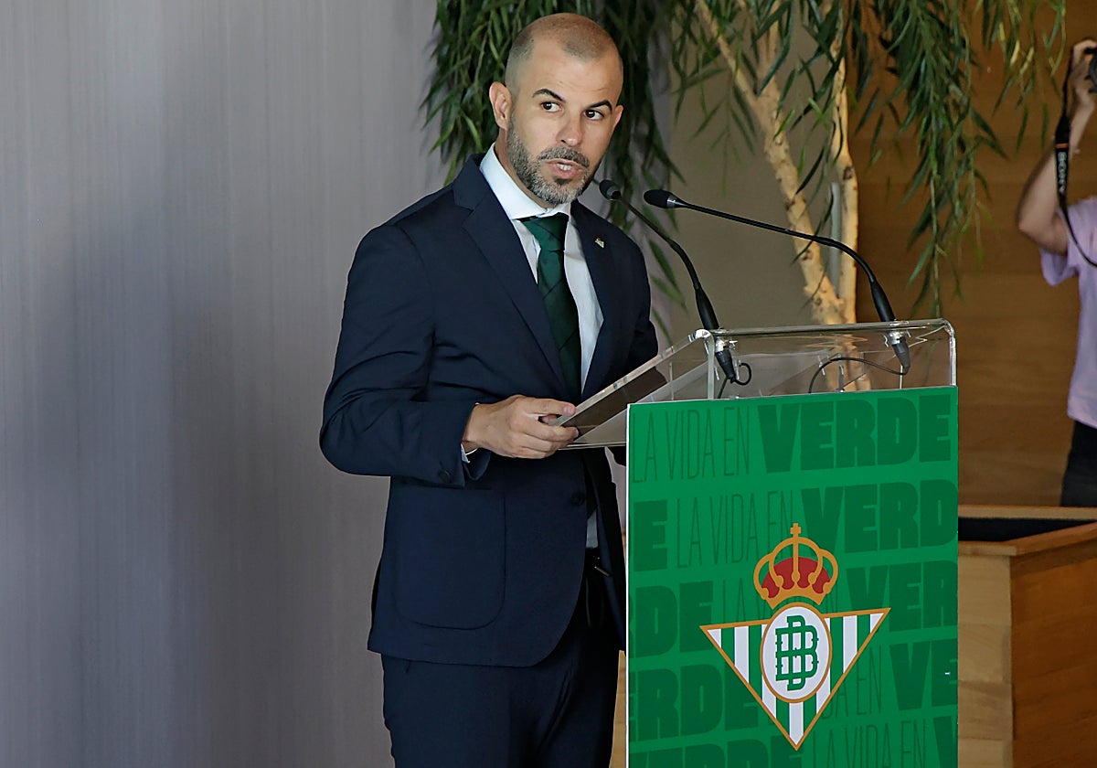 Manu Fajardo, en la ciudad deportiva del Real Betis