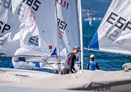 150 barcos compiten en la ría de Arousa