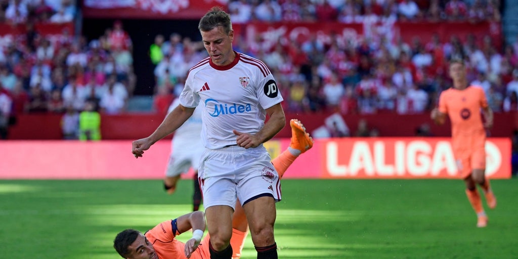 Azpilicueta, la intrahistoria de un líder lanzado hacia su ampliación con el Sevilla FC
