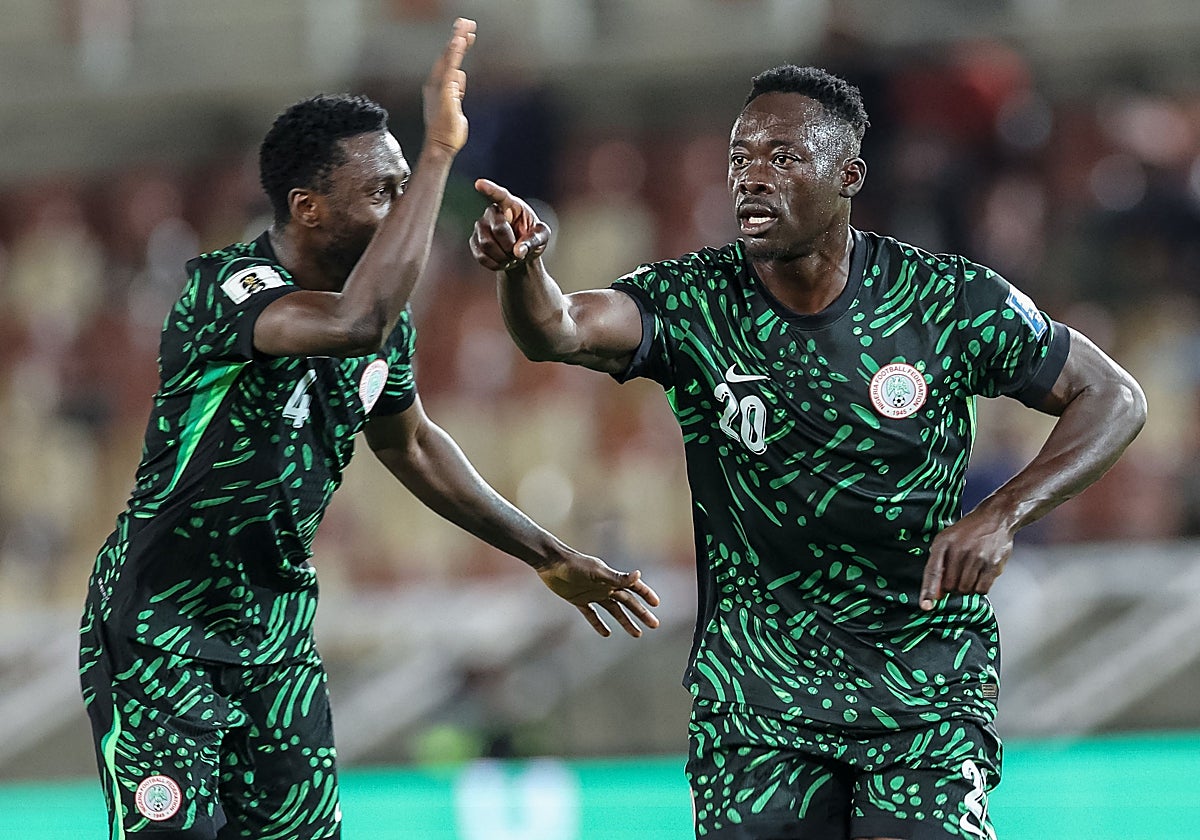 Akor celebra su gol a Lesoto