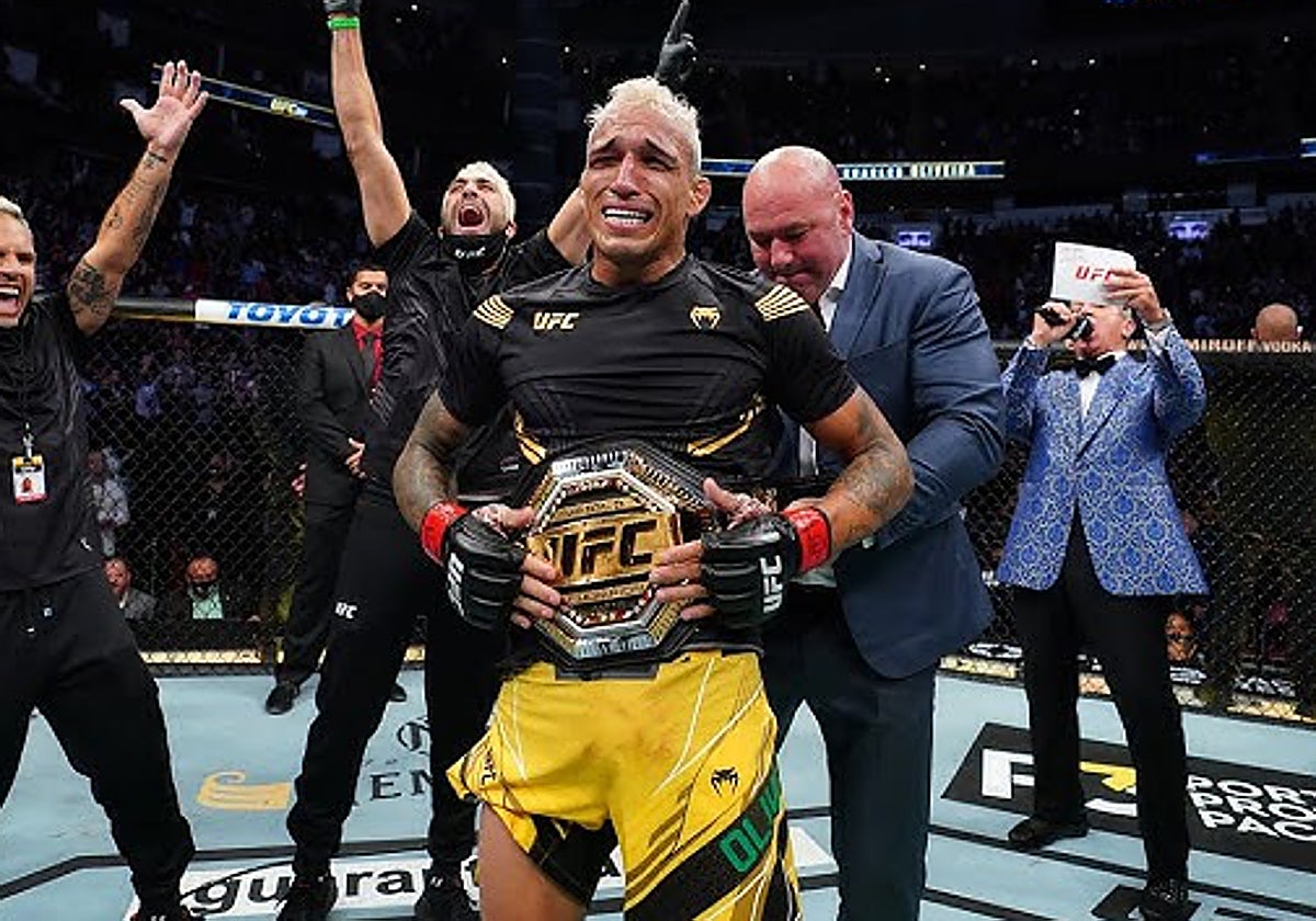 Charles Oliveira, tras ganar su cinturón