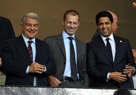 Laporta, Ceferin y Al-Khelaifi, durante el Barcelona - PSG