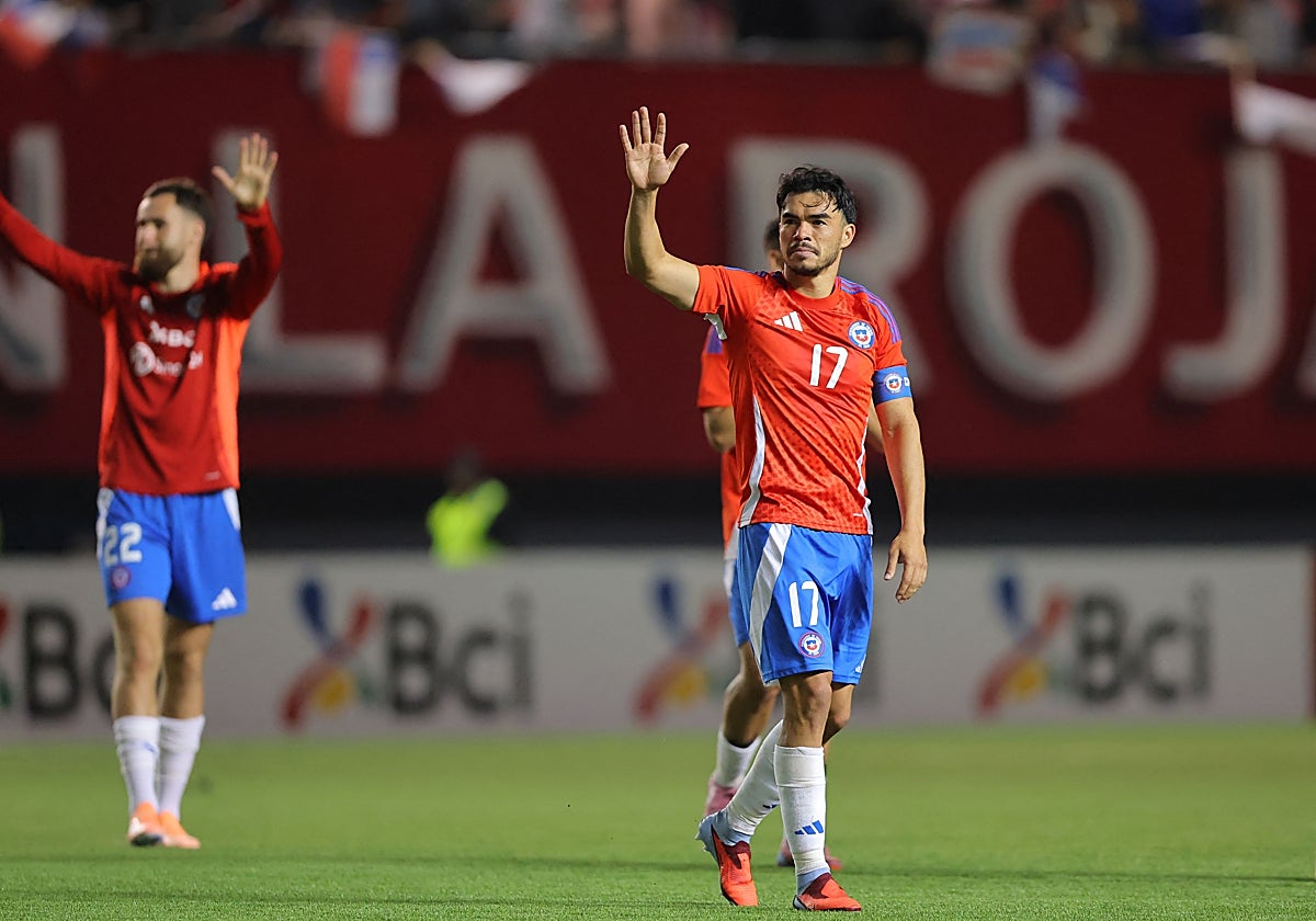 Suazo celebra el triunfo ante Perú