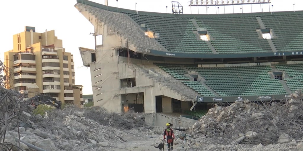 El Villamarín, escenario de entrenamiento para los Bomberos de Sevilla