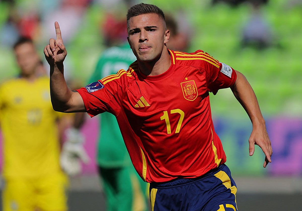 Pablo García celebra el gol que le dio a España la victoria ante Ucrania en los octavos de final
