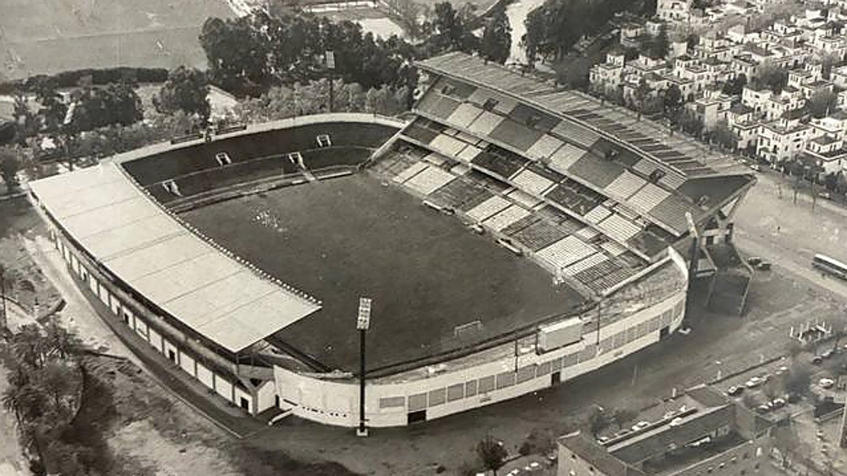 Vista aérea del Villamarín y Heliópolis en los años 80