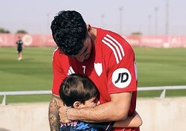 El niño que festejó con audios de WhatsApp la victoria ante el Barça, invitado a la ciudad deportiva del Sevilla