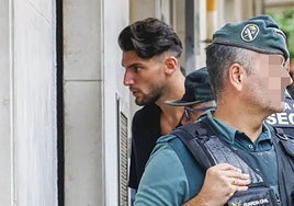 Rafa Mir  muestra su disconformidad a la jueza pero asume el juicio por agresión sexual