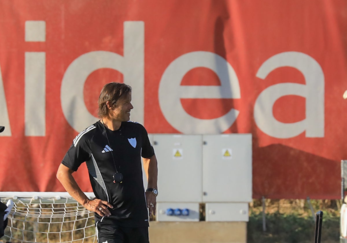 Matías Almeyda, en la ciudad deportiva del Sevilla FC