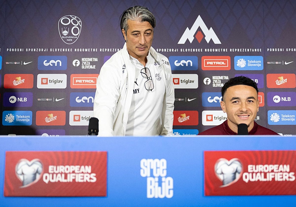 Murat Yakin y Rubén Vargas comparecieron en la rueda de prensa previa al Eslovenia - Suiza
