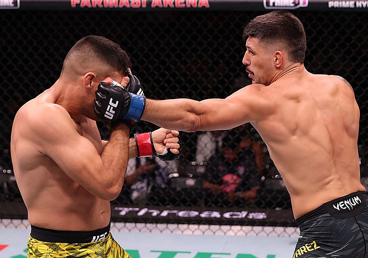 Joel Álvarez conecta una mano izquierda a Vicente Luque