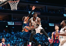 El Barça paga caro el largo e histórico viaje a Dubái