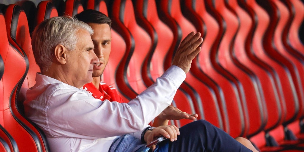 Antonio Cordón ya mira a enero: viaje a Argentina y ocho partidos en tres días