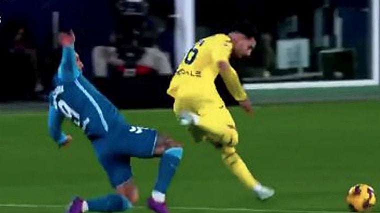 La falta de Chimy a Baena en el centro del campo