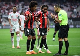 «¡Me dan ganas de vomitar!»: rabia contra el árbitro que paró un partido porque insultaban a los terroristas de Daesh